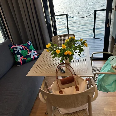 Houseboat *