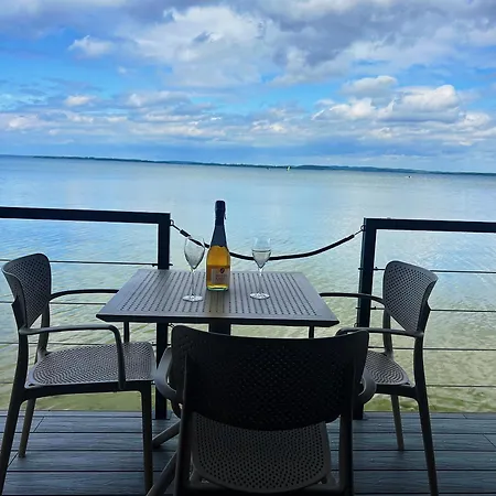 Bateau-hôtel Houseboat